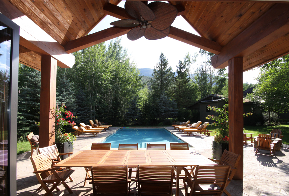 Stern Cabana Dining Area